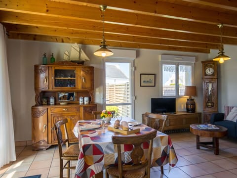 Furniture, Table, Cabinetry, Chair, Wood, Interior Design, Living Room, Window, Couch, Beam