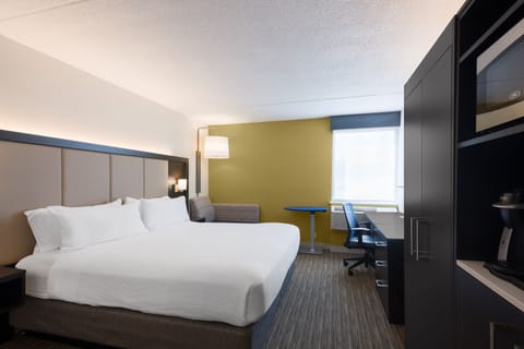 Standard Room, 1 King Bed | Pillowtop beds, in-room safe, desk, blackout drapes