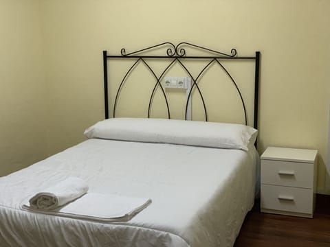 Double or Twin Room | Desk, free WiFi, bed sheets