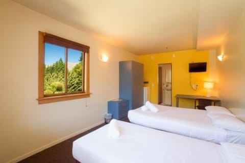 Twin/Double Ensuite Room | Free WiFi, bed sheets