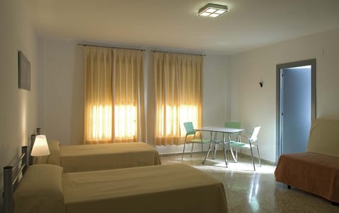 Basic Double Room, Private Bathroom | Blackout drapes, bed sheets