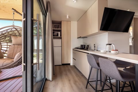 Premium Mobile Home | Private kitchen | Full-size fridge, microwave, stovetop, dishwasher