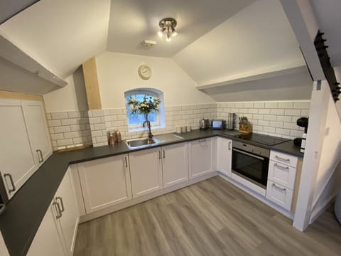 Apartment, Ensuite | Private kitchen | Fridge, microwave, dishwasher, coffee/tea maker