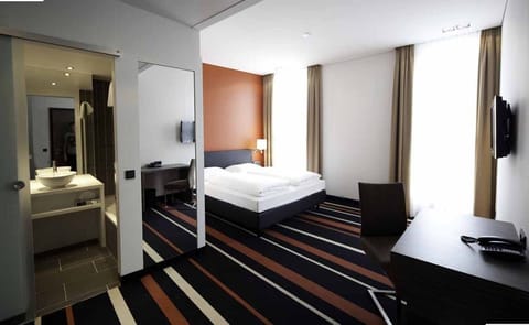 Standard Double Room | Hypo-allergenic bedding, in-room safe, desk, blackout drapes