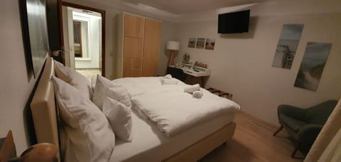 Junior Suite | Individually decorated, free WiFi, bed sheets