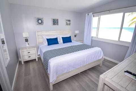 Suite, Ocean View | 1 bedroom, in-room safe, desk, laptop workspace