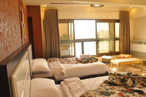 Standard Room, Nile View | Minibar, individually decorated, individually furnished, soundproofing