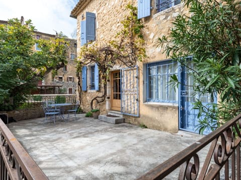 Sky, Plant, Cloud, Building, Tree, Shade, Land Lot, House, Wood, Cottage