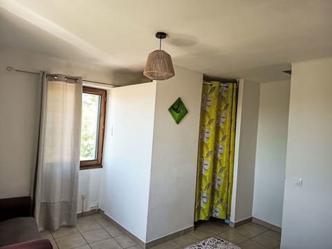 Wall, Interior Design, Flooring, Floor, Wood, Ceiling, Room, Furniture, Lighting, Home