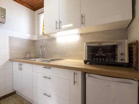 Cabinetry, Kitchen Sink, Tap, Sink, Countertop, Kitchen, Wood, Interior Design, Building, Kitchen Stove