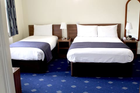 Family Room | Desk, free WiFi, bed sheets