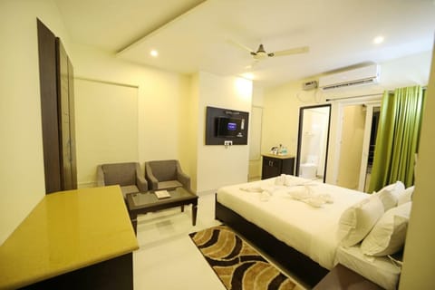 Deluxe Room, Balcony, River View | Free WiFi