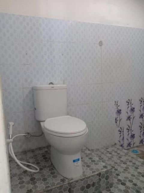 Standard Room | Bathroom | Shower, towels, soap, shampoo