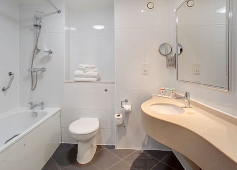 Junior Suite, 1 King Bed, Non Smoking | Bathroom | Combined shower/tub, free toiletries, towels