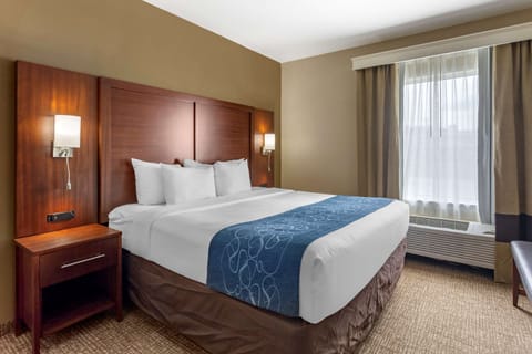 Suite, 1 King Bed, Accessible, Non Smoking | Premium bedding, in-room safe, desk, iron/ironing board