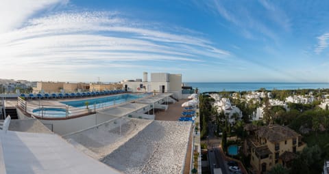 Seasonal outdoor pool, pool umbrellas, sun loungers