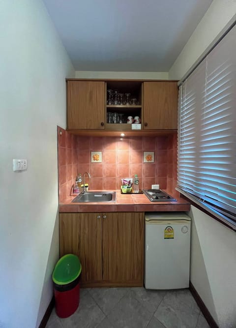 Triple Room | Private kitchenette | Mini-fridge, cookware/dishes/utensils