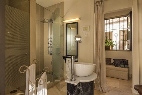 Royal Suite, 1 Queen Bed | Bathroom | Rainfall showerhead, designer toiletries, hair dryer, bathrobes