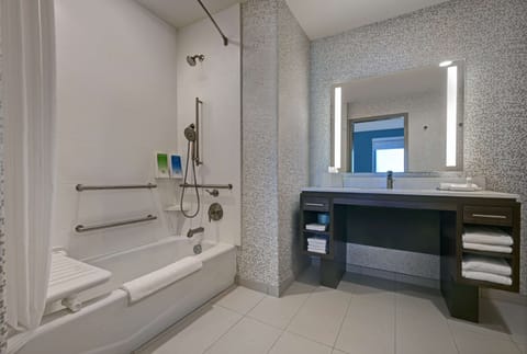 Suite, 1 King Bed, Accessible (Roll-In Shower) | Bathroom | Towels