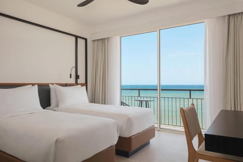 Deluxe Room, 2 Twin Beds, Sea View | Premium bedding, down comforters, Select Comfort beds, minibar