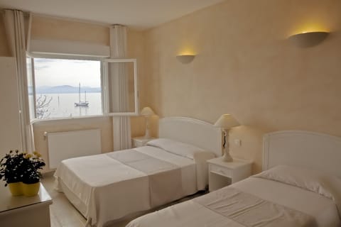 Triple Room, Sea View | In-room safe, free WiFi, bed sheets