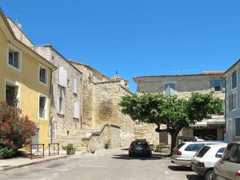 Snow, Sky, Cloud, Mountain, Building, Slope, Tree, Plant, House, Natural Landscape