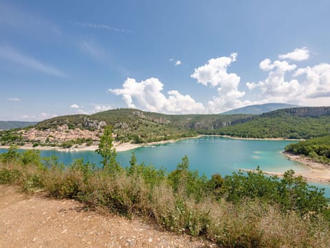 Cloud, Water, Sky, Plant, Ecoregion, Mountain, Azure, Natural Landscape, Highland, Lake