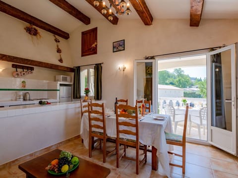 Table, Property, Furniture, Door, Picture Frame, Chair, Houseplant, Interior Design, Wood, Tableware