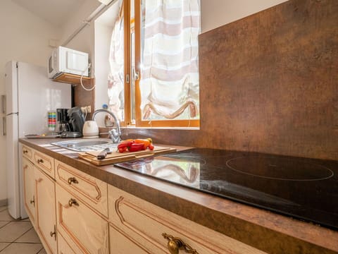 Tap, Countertop, Cabinetry, Furniture, Plumbing Fixture, Building, Sink, Bathroom Cabinet, Kitchen, Wood