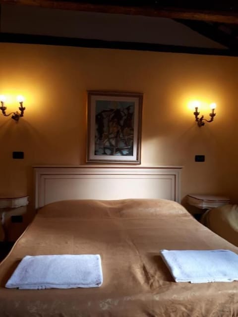 Triple Room, Shared Bathroom