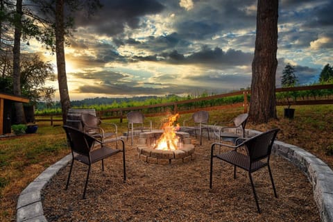 "Evenings on the deck with fire pit were memorable!" - Praerit