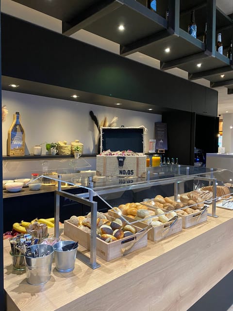 Daily continental breakfast (CHF 26 per person)
