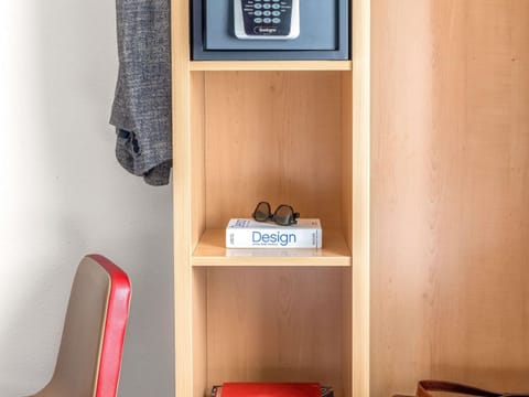 Hypo-allergenic bedding, desk, soundproofing, free WiFi