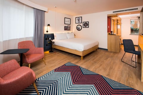 King Accessible Room | In-room safe, iron/ironing board, free WiFi, bed sheets