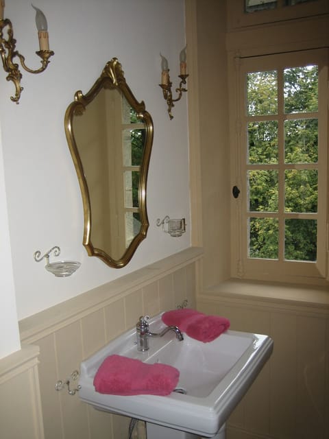 Double Room (Aurore) | Individually decorated, individually furnished, soundproofing