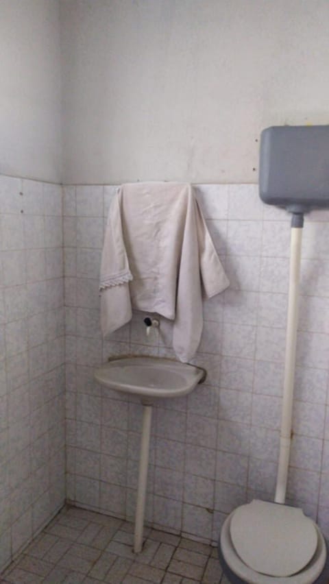 House (3 quartos) | Bathroom | Shower, free toiletries, towels, soap