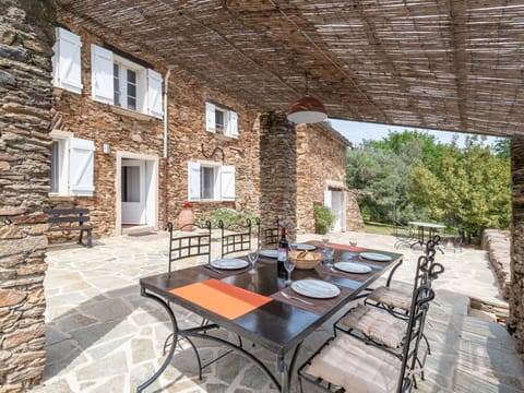 Table, Furniture, Building, Property, Window, Flowerpot, Plant, Chair, Wood, Interior Design