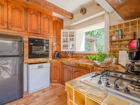 Cabinetry, Property, Countertop, Building, Kitchen Stove, Kitchen Appliance, Kitchen Sink, Sink, Home Appliance, Kitchen