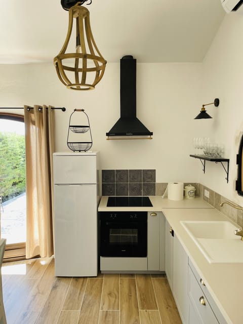 Kitchen, entrance, guest house