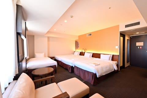 Deluxe Room, Smoking (36 sqm) | Down comforters, desk, free WiFi, bed sheets