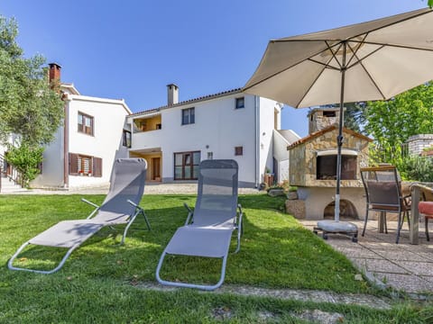 Plant, Sky, Furniture, Property, Building, Chair, Window, Shade, Outdoor Furniture, Architecture