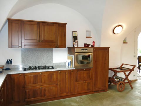 Countertop, Furniture, Cabinetry, Room, Kitchen, Property, Interior Design, Hardwood, Building, Floor