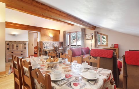 There’s room for everyone at the dining table.