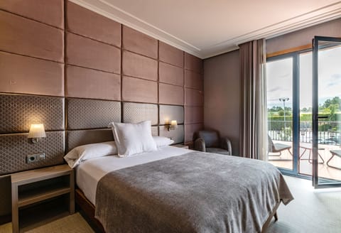 Comfort Double Room, 1 Queen Bed, Terrace | Premium bedding, minibar, in-room safe, desk