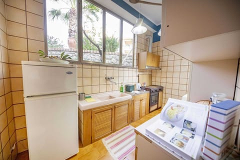 Apartment, 1 Bedroom (Ambra) | Private kitchen | Fridge, stovetop, highchair, cookware/dishes/utensils