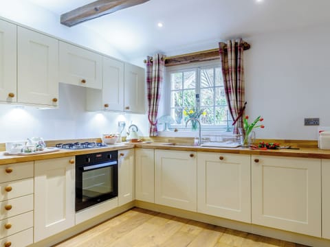 Fully appointed fitted kitchen | Kilcot Coach House, Lower Kilcot, near Wotton-under-Edge
