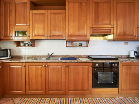 Brown, Cabinetry, Countertop, Property, Kitchen Sink, Furniture, White, Wood, Sink, Blue