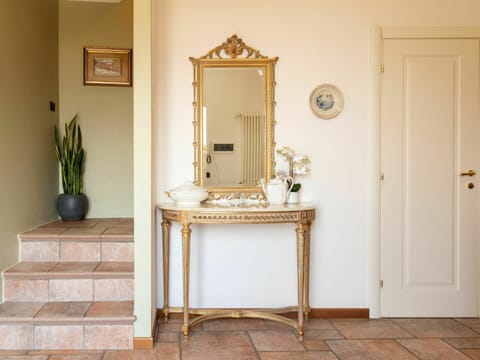 Mirror, Table, Cabinetry, Property, Plant, Picture Frame, Building, Wood, Interior Design