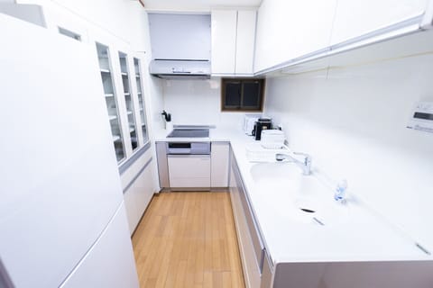 Private Vacation Home | Private kitchenette | Full-size fridge, microwave, stovetop, coffee/tea maker