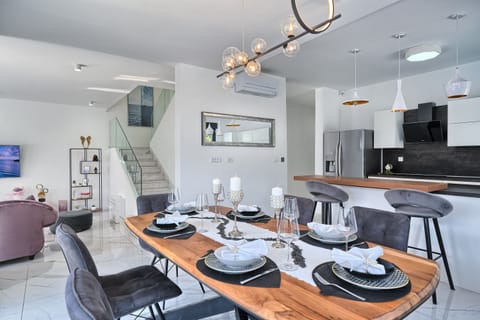 villacelestial1@gmail.com
mob +38598543528